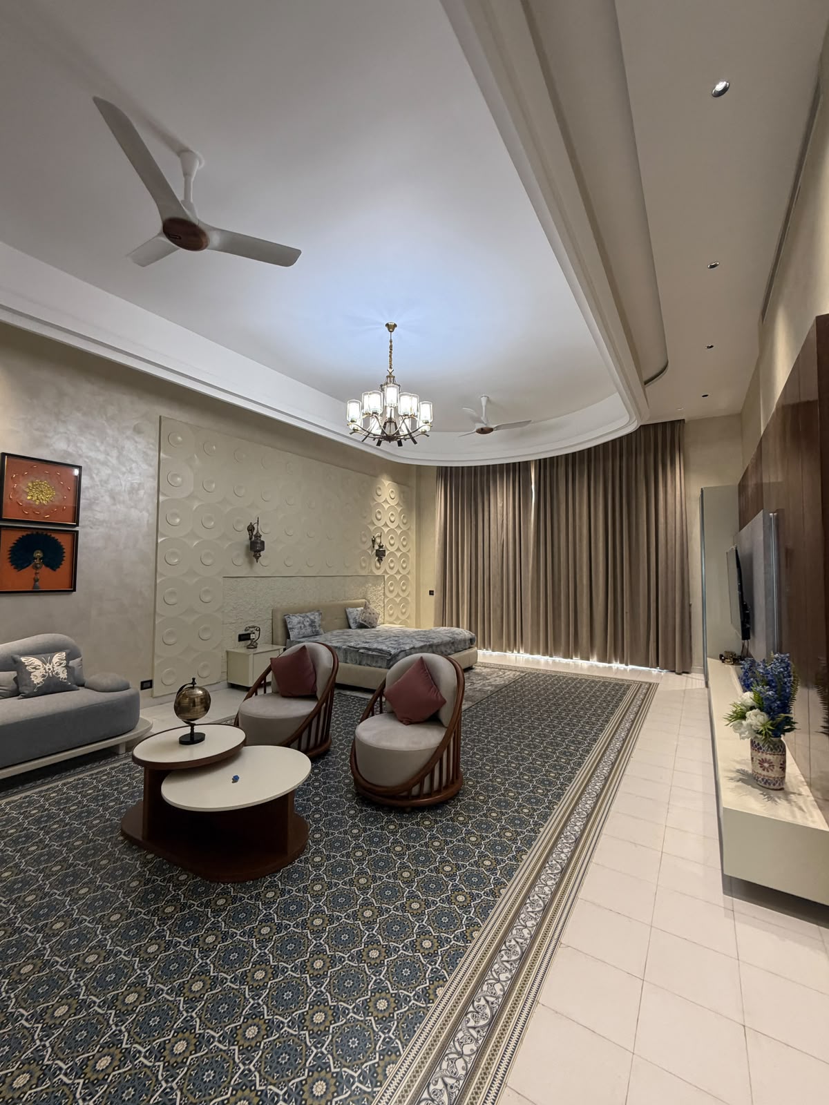 Grand master suite with emerald bed and private lounge